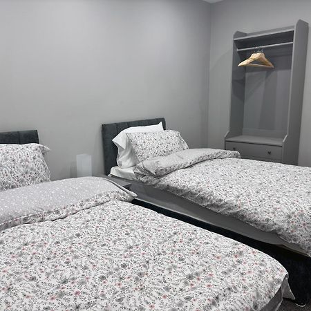 Modernised 4 Bedroom House Close To City Centre, Kep Stays Leeds  Buitenkant foto