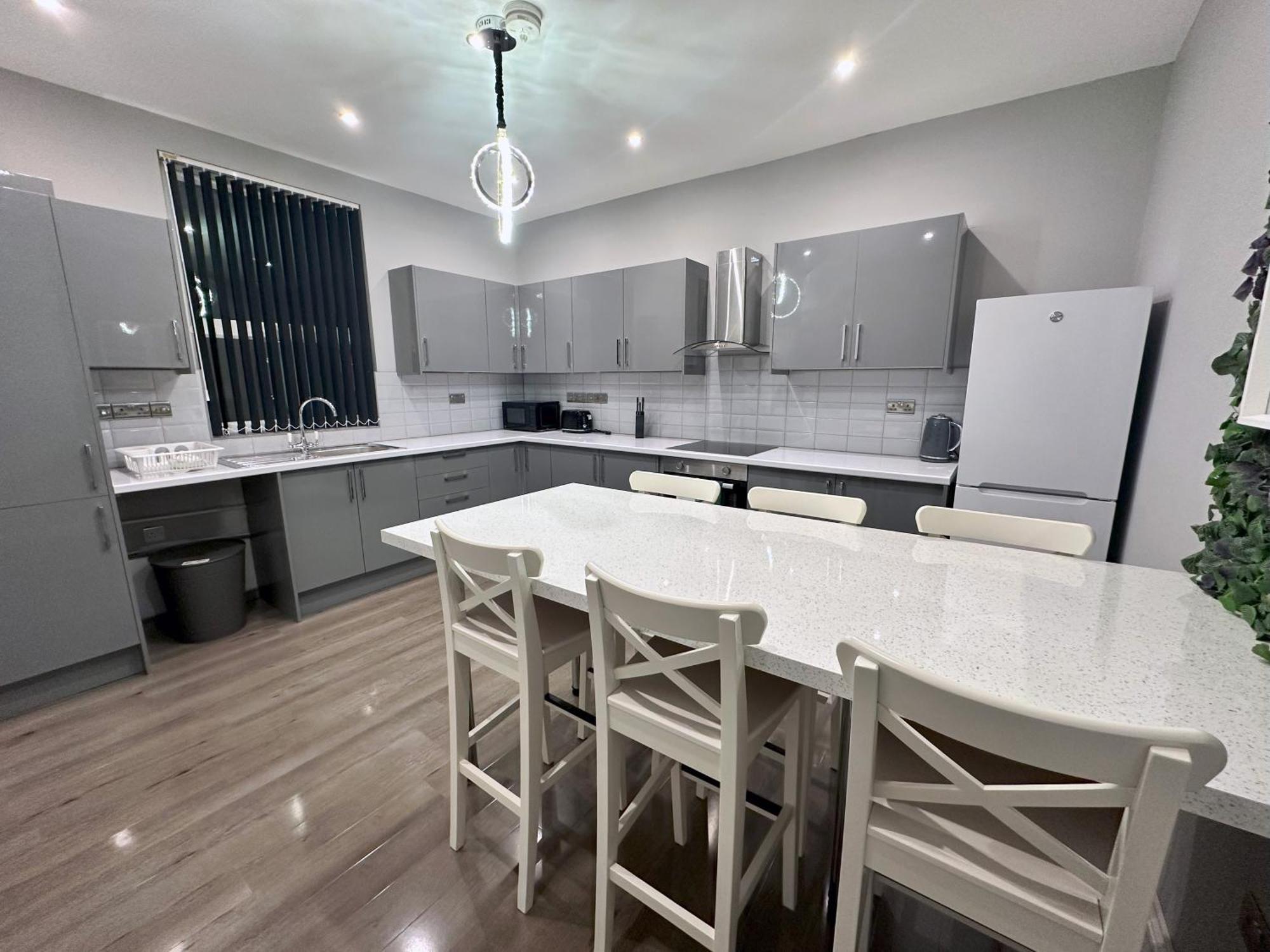 Modernised 4 Bedroom House Close To City Centre, Kep Stays Leeds  Buitenkant foto
